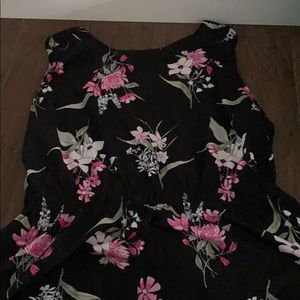 Peplum sleeveless shirt